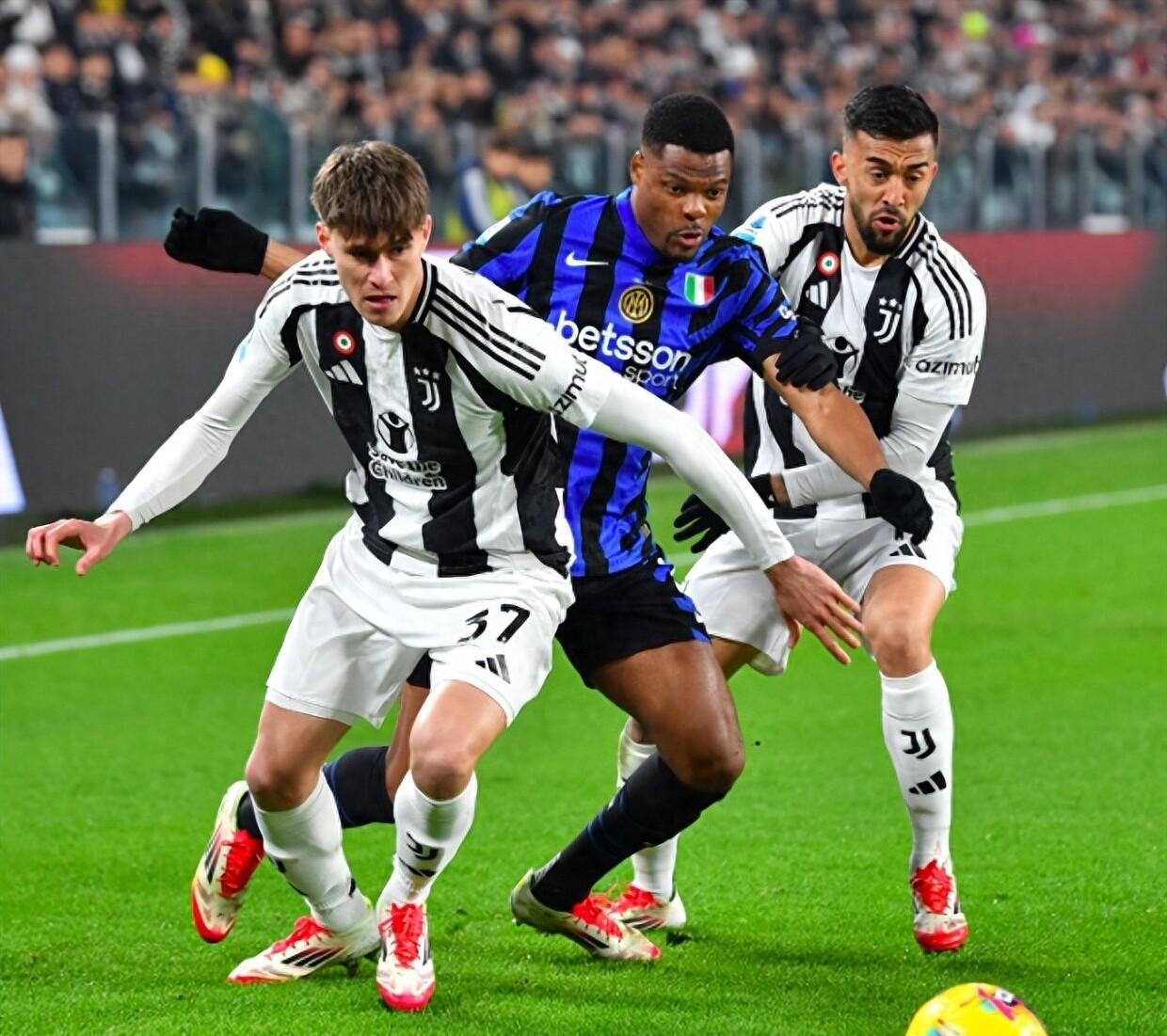 开云体育官方登录入口-关于穆古鲁扎与80激战尤文图斯分钟，重返赛场胜负难料！，库里焦点对战热度持续攀升的信息